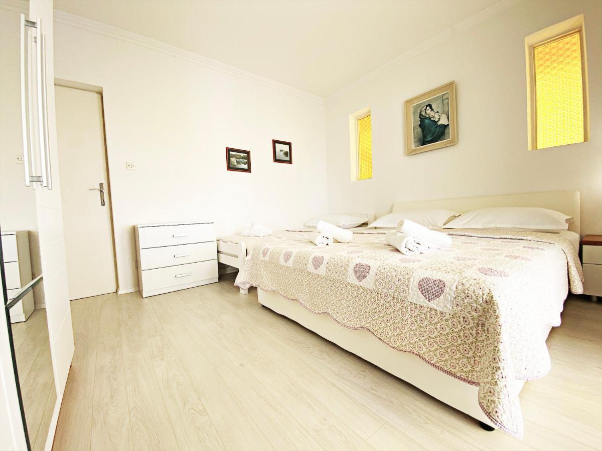 Apartments And Rooms Katarina Živogošće Eksteriør billede